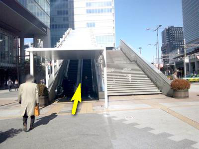 UDX歩行者デッキ