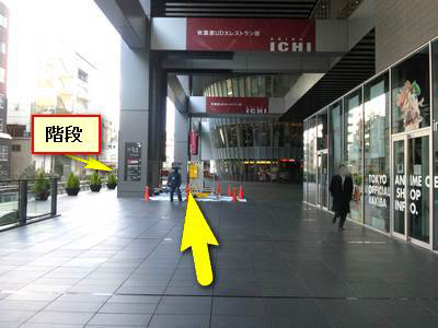 UDX歩行者デッキ内