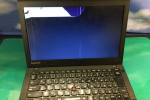 x240の液晶割れ