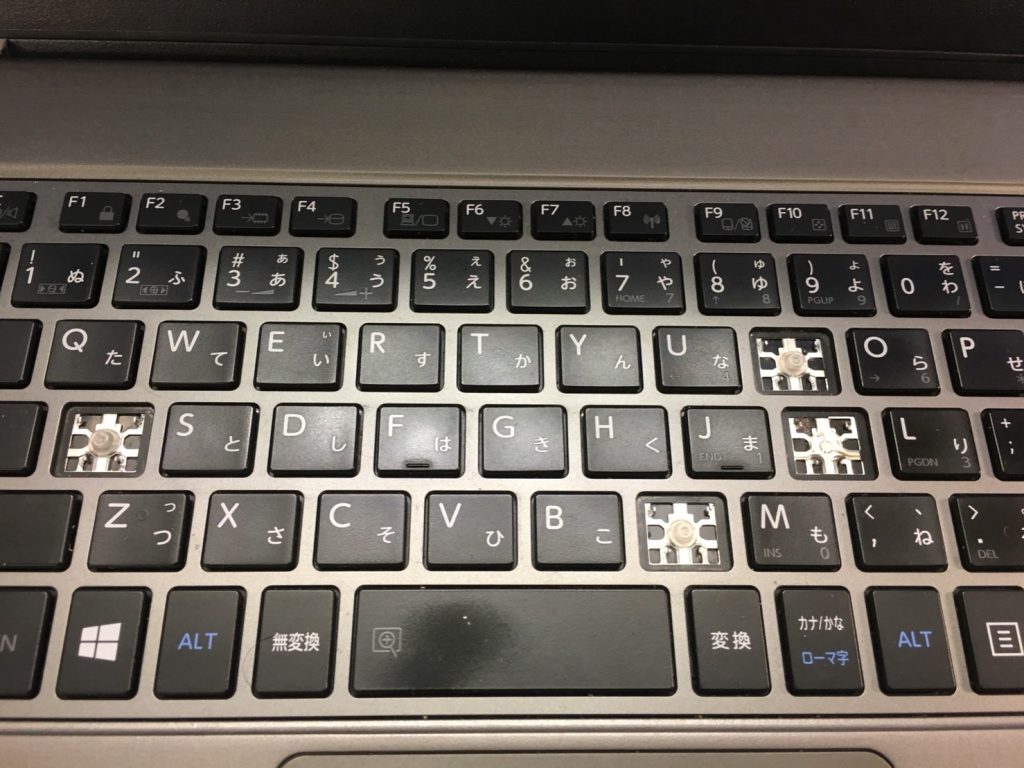 キートップが取れたパソコンのキーボード交換修理 東芝 R63 B パソコン修理ブログ イーハンズ 東京 秋葉原 新宿 池袋