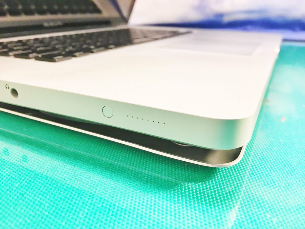 MacBookProバッテリーの膨張