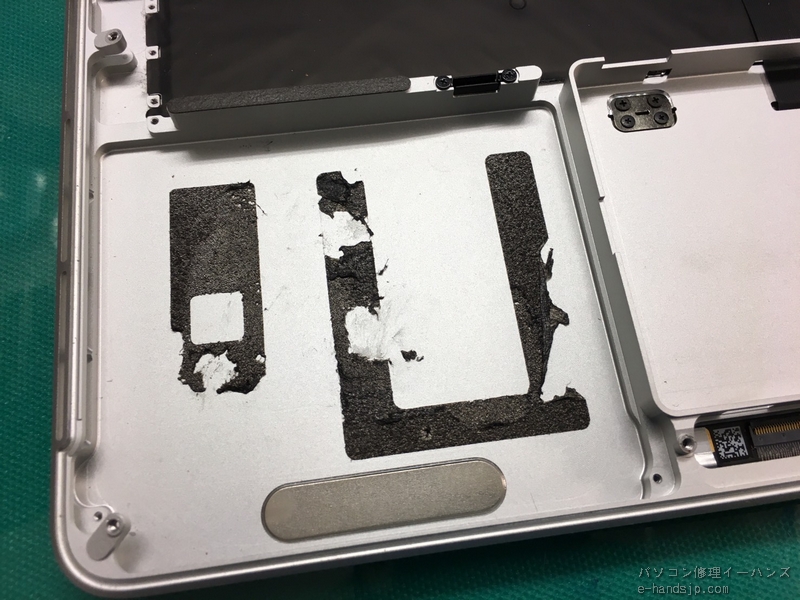 MacBook Pro 13inch Retina 2012（A1425)バッテリーの取り外し跡