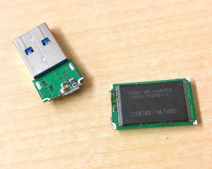 USBメモリの基板折れ