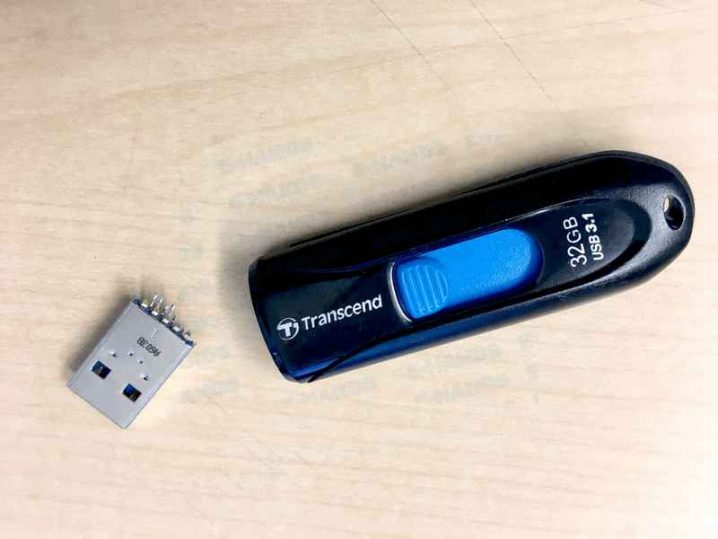 USBメモリ折れ
